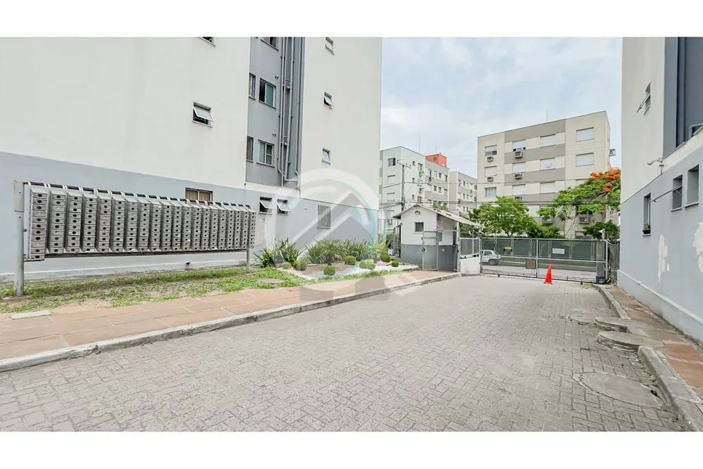 Imagem Descubra o seu novo lar no bairro Partenon. Este apartamento residencial à venda apresenta uma opor...