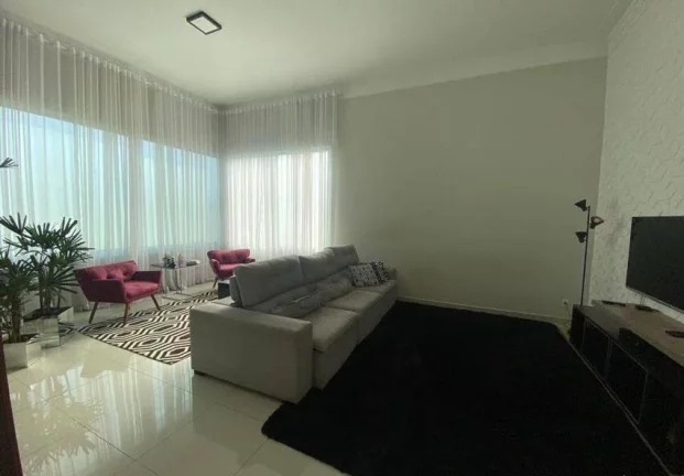 Imagem Casa Térrea de 3 Dormitórios e Piscina - 430m² por R$ 8.500 no Vale do Lago