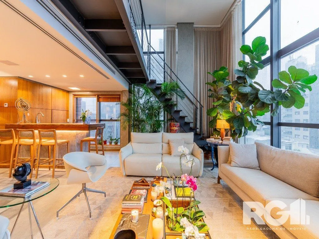 Imagem Belíssimo apartamento no Glass Aurélio andar alto, Living com pé direito duplo, 174m² privativos finamente decorado no Moinhos de Vento