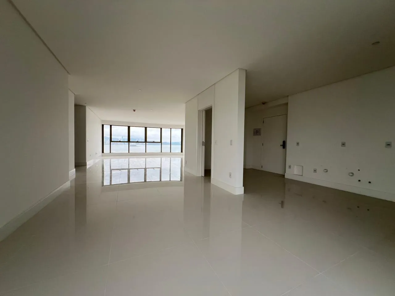 Imagem Apartamento com vista para o mar à venda com 265m2 por R$ 8.500.000,00