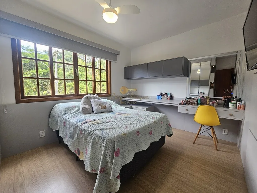 Imagem Casa em Condomínio para Venda em Teresópolis / RJ no bairro Cascata do Imbuí