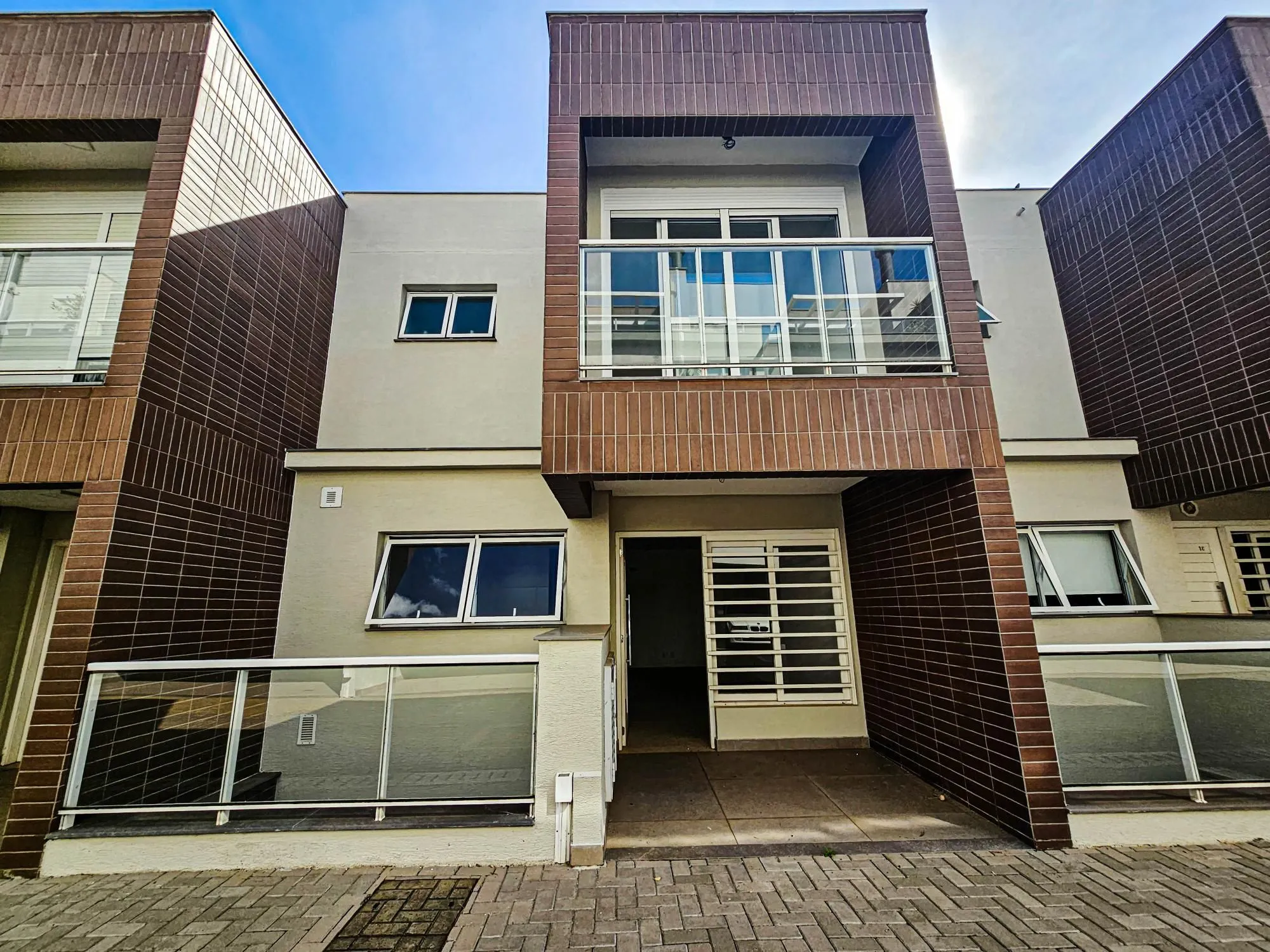 Imagem Casa 3 andares de 250,88m², com elevador novo