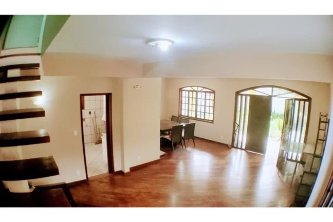 Foto do imóvel "Aluguel Casa Comercial: 403m² na Taquara, RJ" em Rua Jacirú
