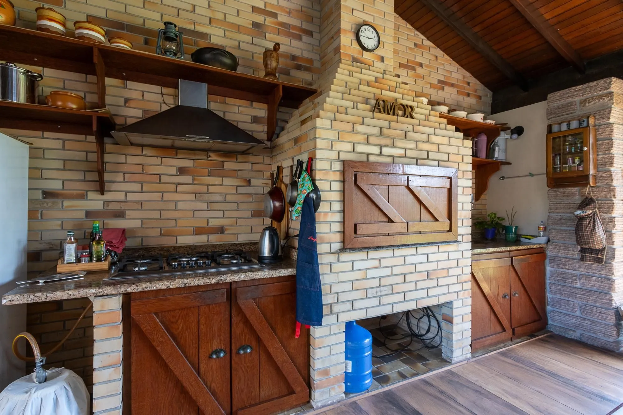 Imagem Casa em condomínio á venda com 6 dormitórios em Porto Alegre