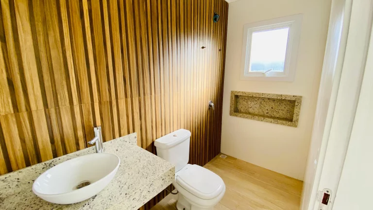 Imagem Casa de Luxo em Garopaba-SC, Ferraz: 2 Suítes, Piscina, Vista Mar, 280m² - Imperdível!