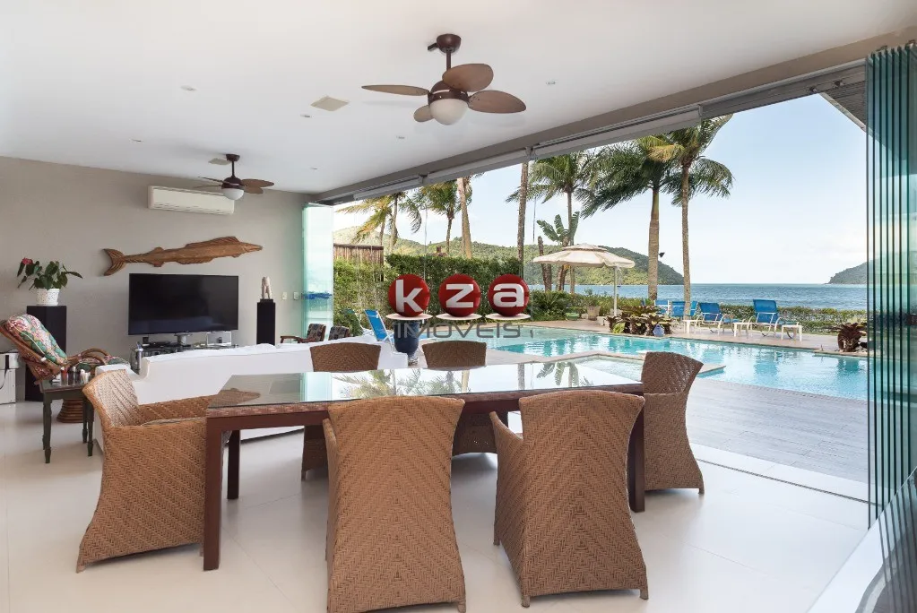 Imagem Maravilhosa casa pé na areia a venda no condomínio Costa Verde, Praia de Tabatinga:8 suítes, amplo lazer com piscina 12 banheiros, 600m².
