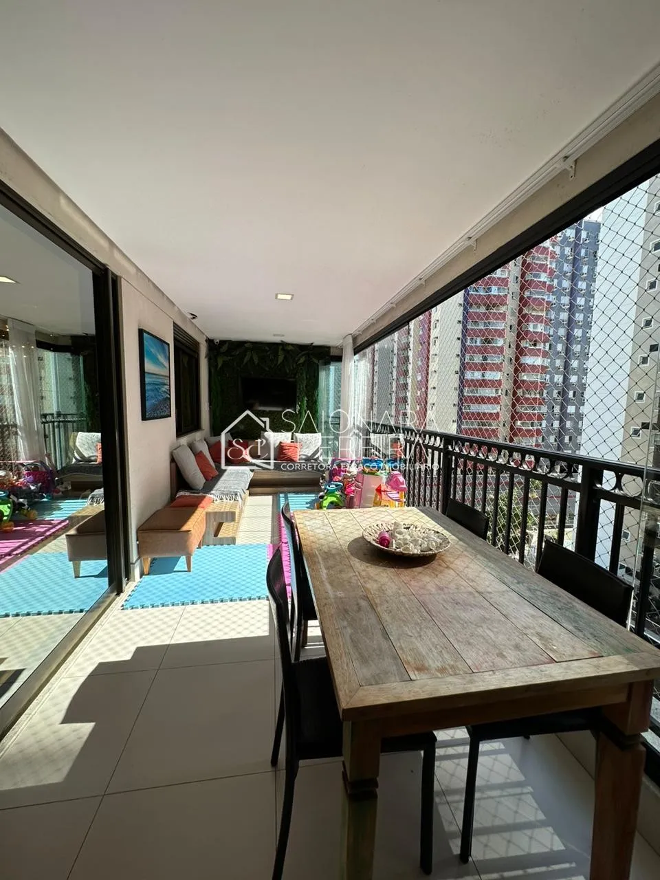 Imagem "Venha conhecer nosso espaçoso apartamento de 140m², 3 quartos e sacada com churrasqueira! Condomíni