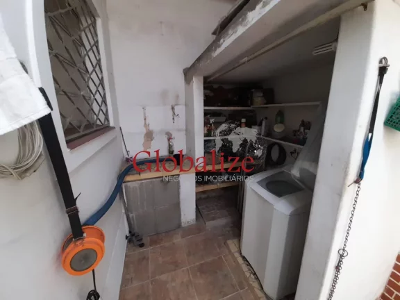 Imagem Casa com 3 dormitórios e 2 vagas à venda no Macuco em Santos R$ 900.000,00