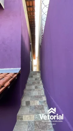 Imagem Casa para locação na Serra do Mimo: 3 quartos, 1 suíte, 2 salas, 1 vaga de garagem, 120m² em Barreiras-BA.