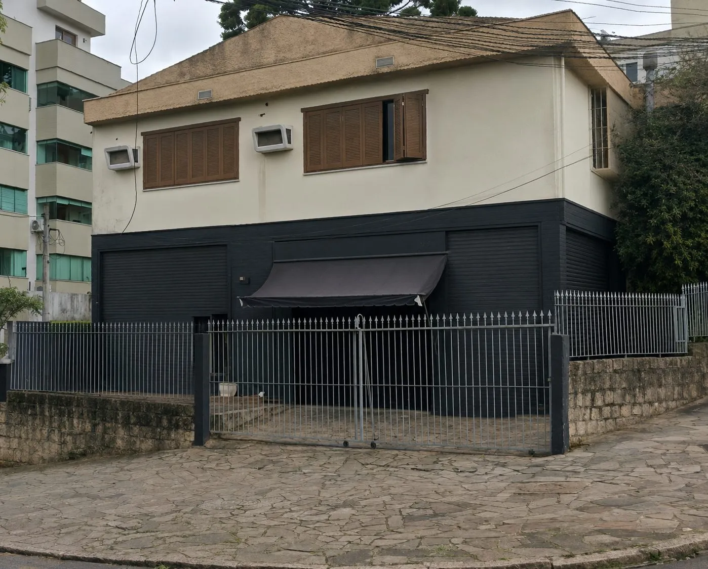Imagem Casa 4 quartos para Venda no bairro Cristo Redentor em Porto Alegre