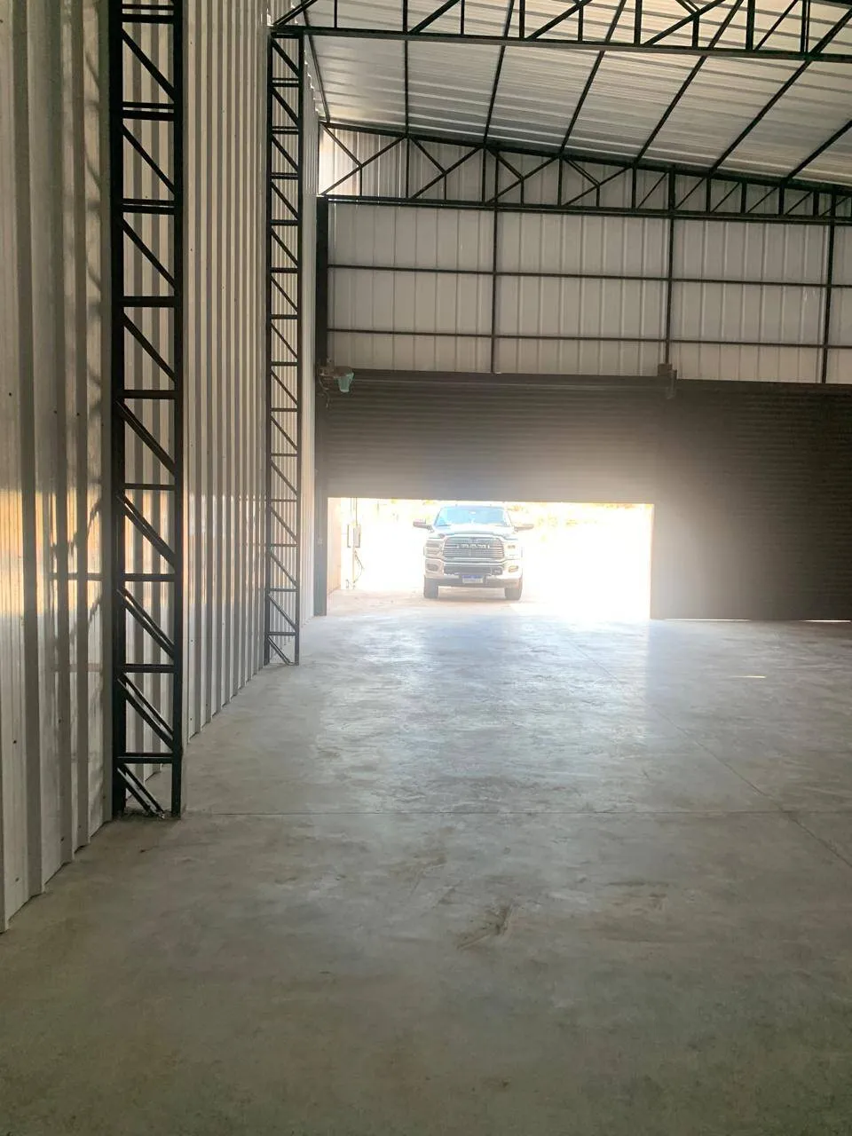 Imagem Barracão Comercial Bairro Pedra 90