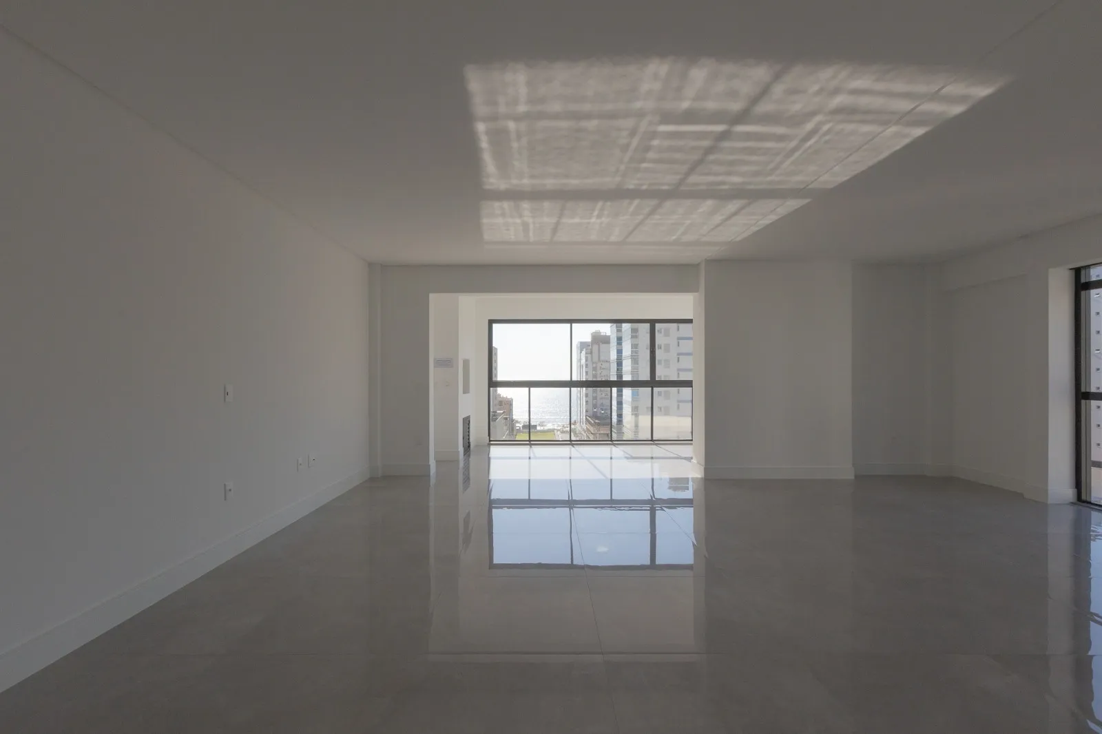 Imagem Apartamento com vista para o mar à venda com 198m2 por R$ 4.400.000,00