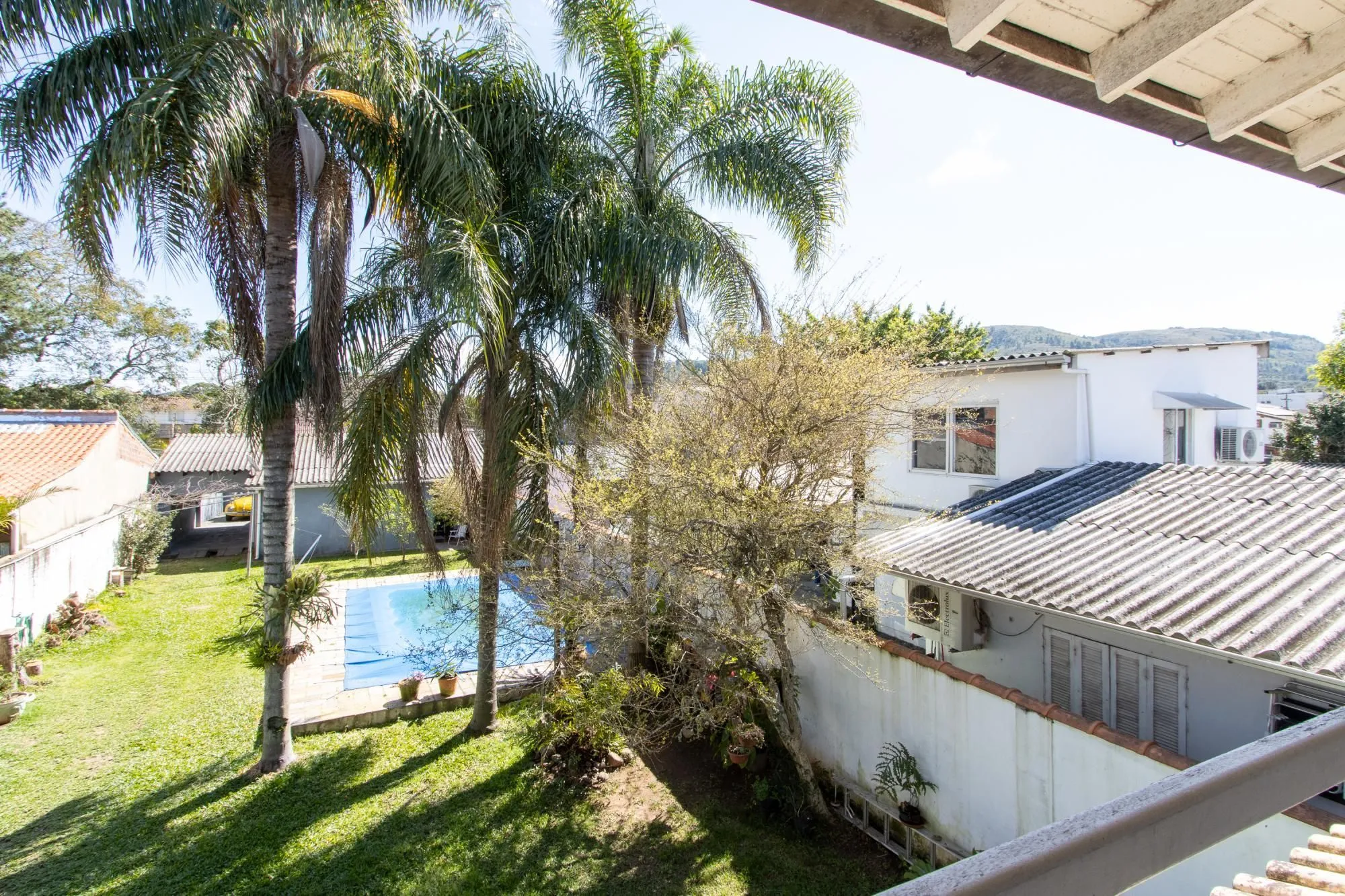 Imagem Sobrado amplo com 4 dormitórios com piscina e casa extra no mesmo terreno - Hípica