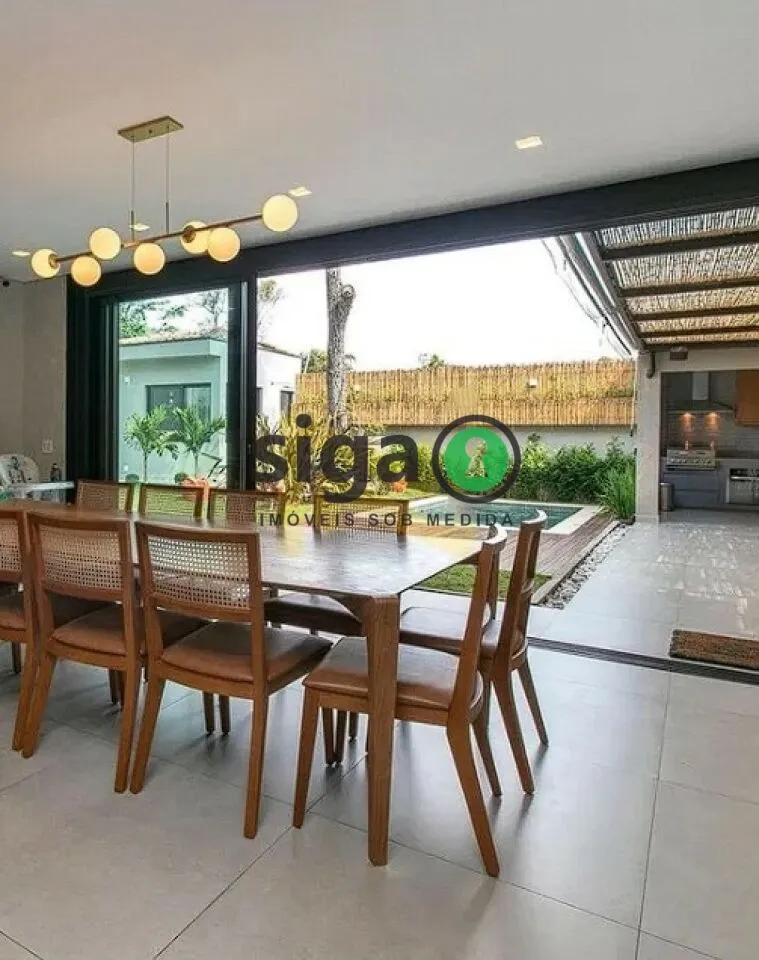 Imagem Casa em Rua fechada a venda na Cidade Jardim com 4 quartos