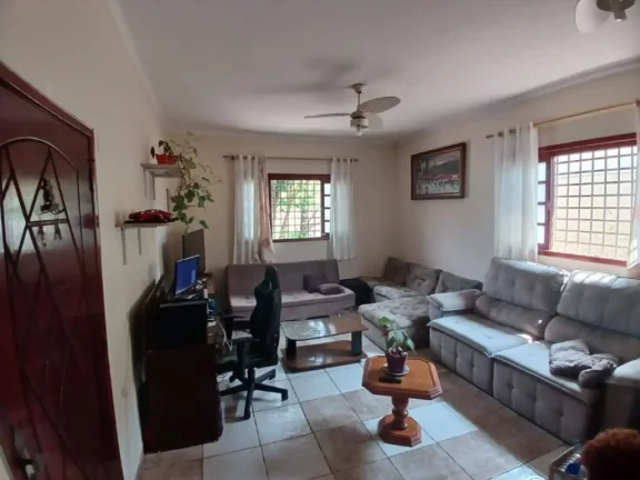 Imagem EXCELENTE OPORTUNIDADE!!! CASA NO MARACANÃ 3 DORMITÓRIOS 5 VAGAS!!!