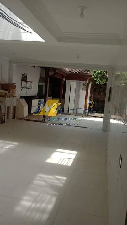 Imagem Sobrado à Venda com 359m², 4 dormitórios, 4 suítes, 1 sala e 5 vagas!!!