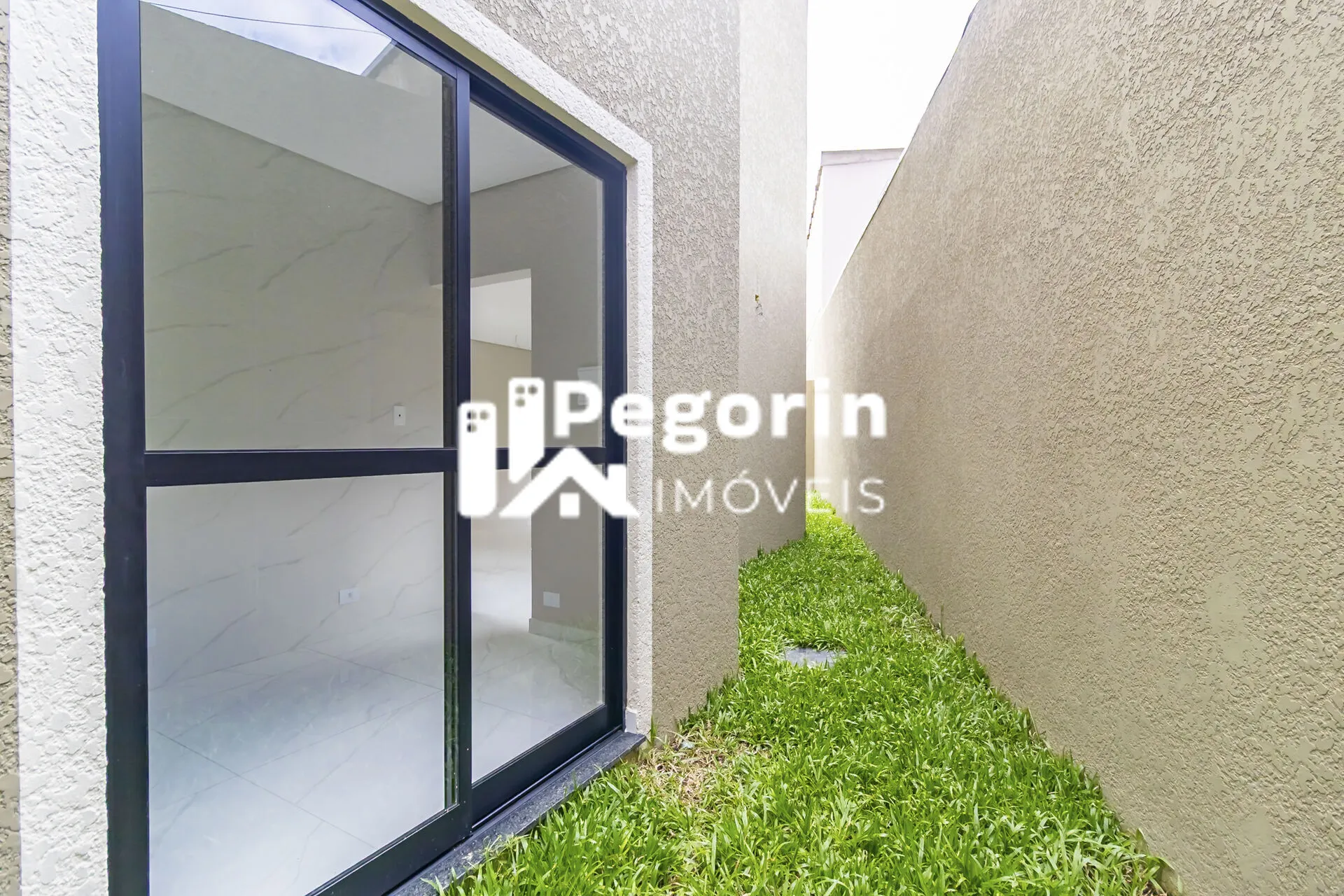 Imagem Sobrado à venda em Curitiba, Uberaba, com 3 quartos, 107,00m²