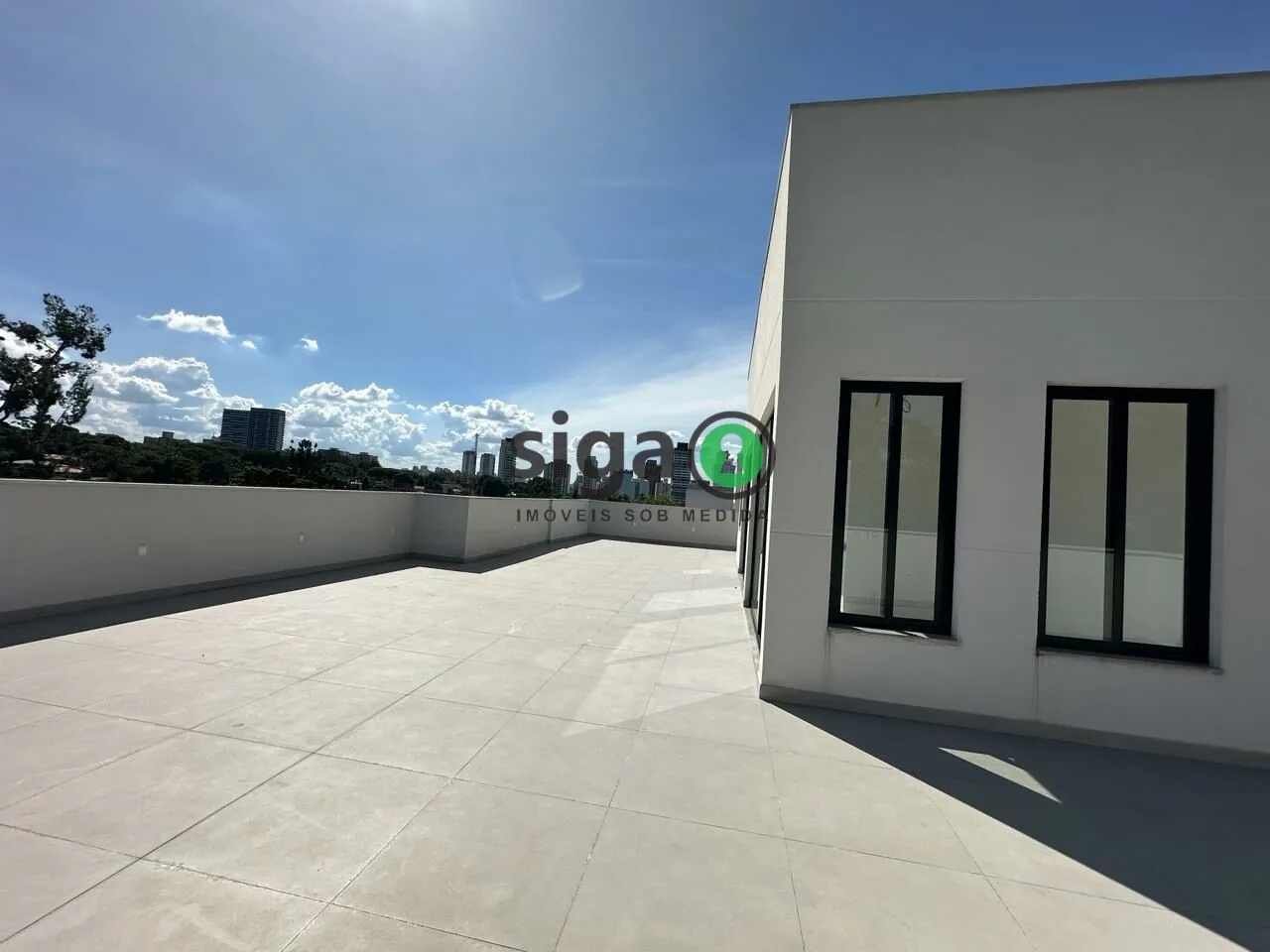 Imagem CASA DE CONDOMINIO COM 4 DORMITORIOS SENDO SUITES NO ALTO DA BOA VISTA