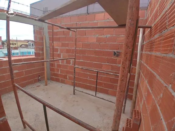 Imagem Excelente Casa Duplex em construção composta por 3 quartos sendo 1 suíte com closet, sala de estar e jantar, cozinha área gourmet com piscina