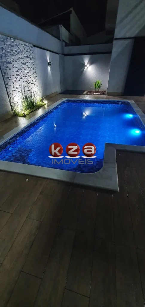 Imagem Casa de alto padrão em condomínio: 3 quartos, 3 suítes, 2 salas, 5 banheiros, 4 vagas, 200m² - Residencial Real Parque, Sumaré-SP.