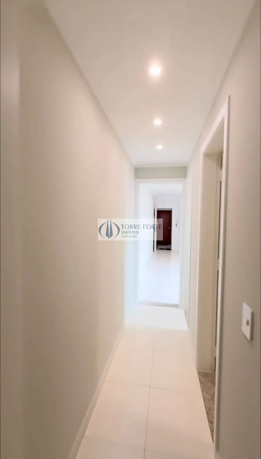 Imagem Lindo apartamento amplo, 2 dormitórios (1 suíte), 1 vaga , quintal privado.