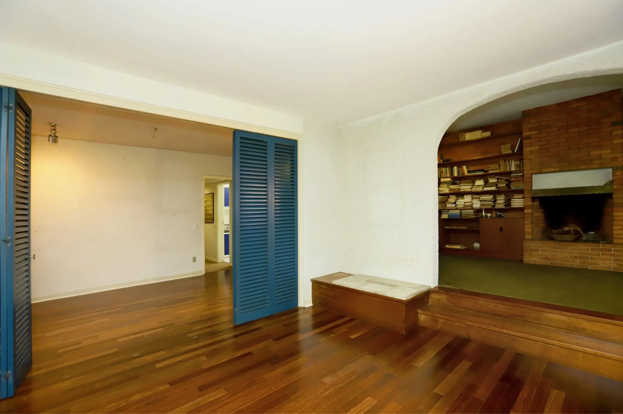 Imagem Casa no Bairro Petrópolis em Porto Alegre - Rua calma junto Av. Protásio Alves