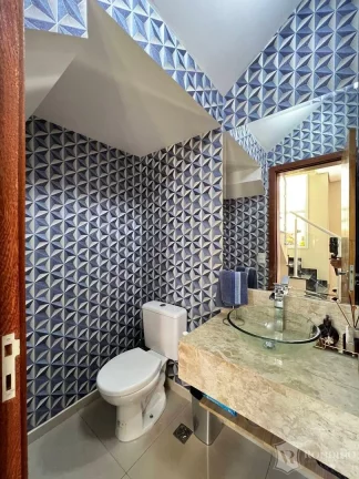 Imagem Oportunidade - Casa Sobrado em condomínio, com 03 dormitórios e piscina.