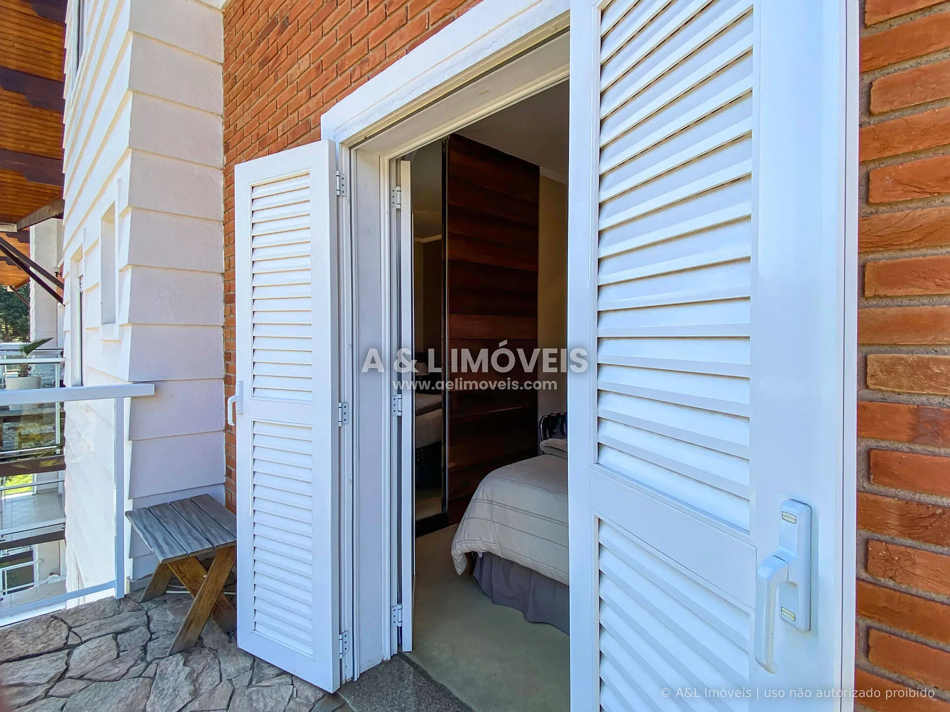Imagem Cobertura Triplex Capivari | 230 m², 4 Suítes, Spa e Sauna Privativa