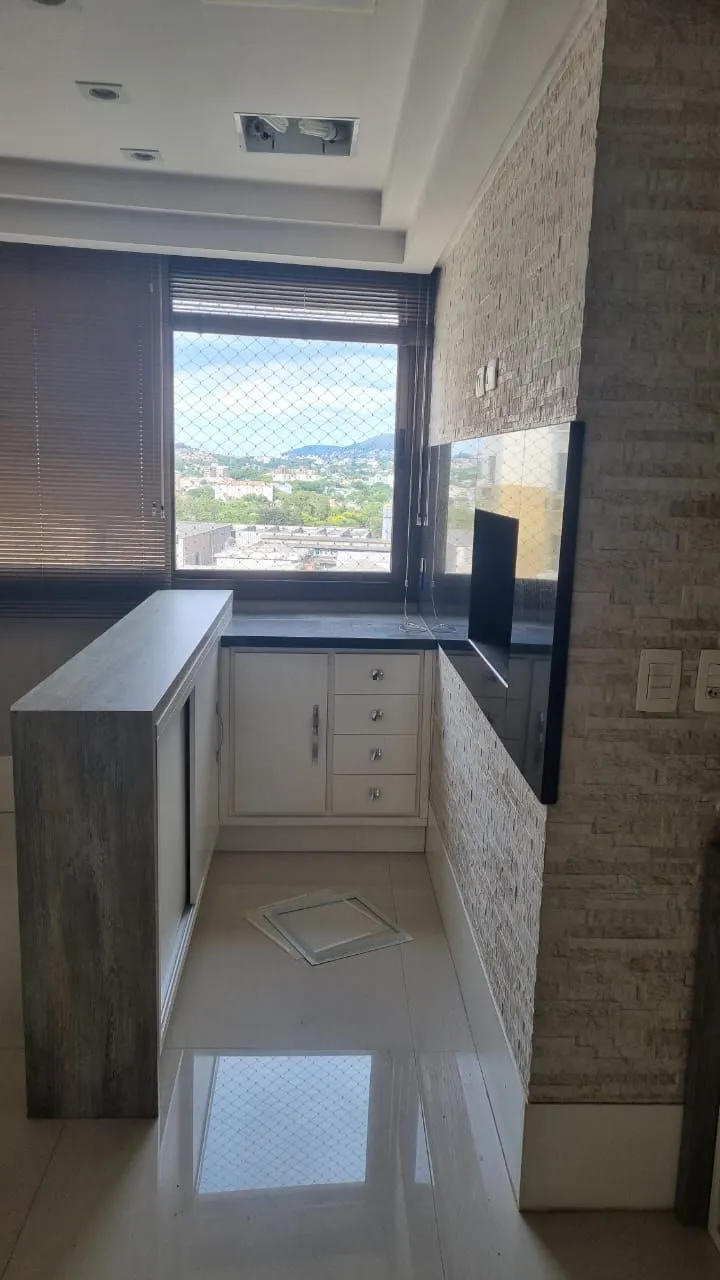 Imagem Apartamento 03 dormitórios, duas vagas individuais, edifício com infra, Bairro Cristal
