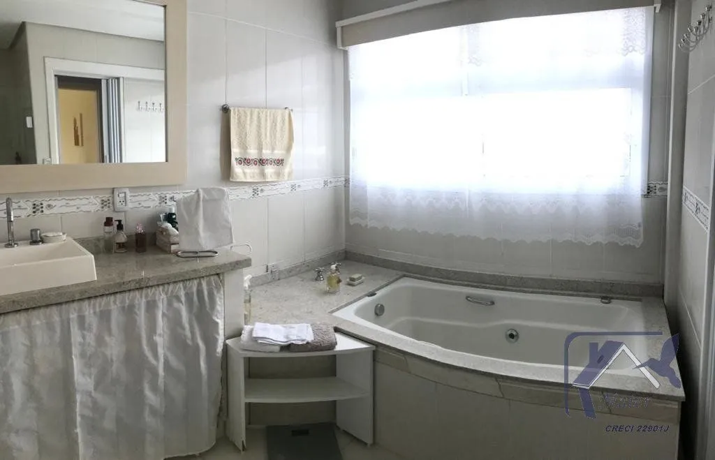 Imagem Casa para Venda - 0m², 5 dormitórios, sendo 2 suites, 2 vagas - Village