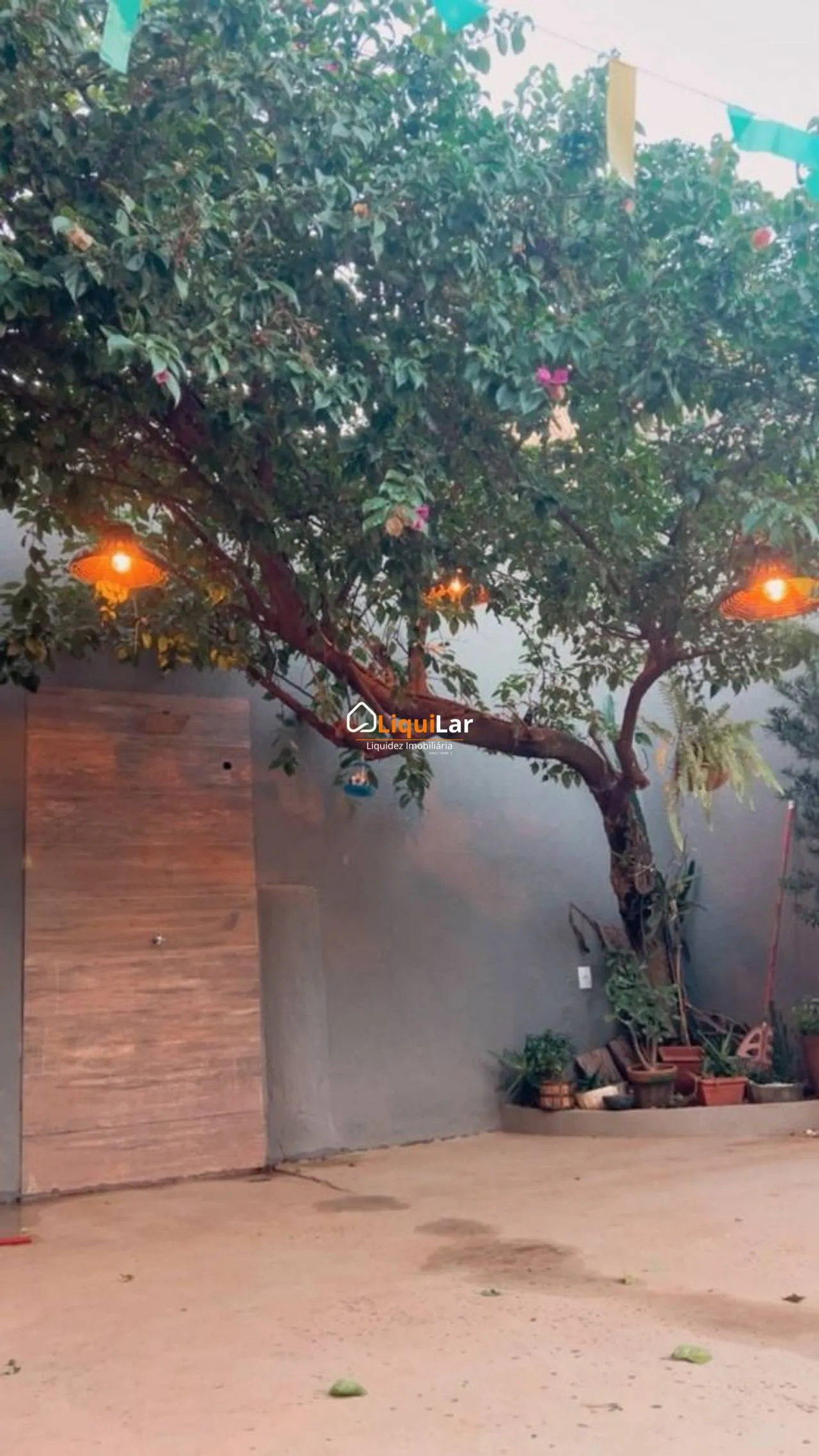 Imagem Condomínio Cora Carolina | Casa Reformada, 2 Quartos, Suíte, Área Gourmet e Energia Solar