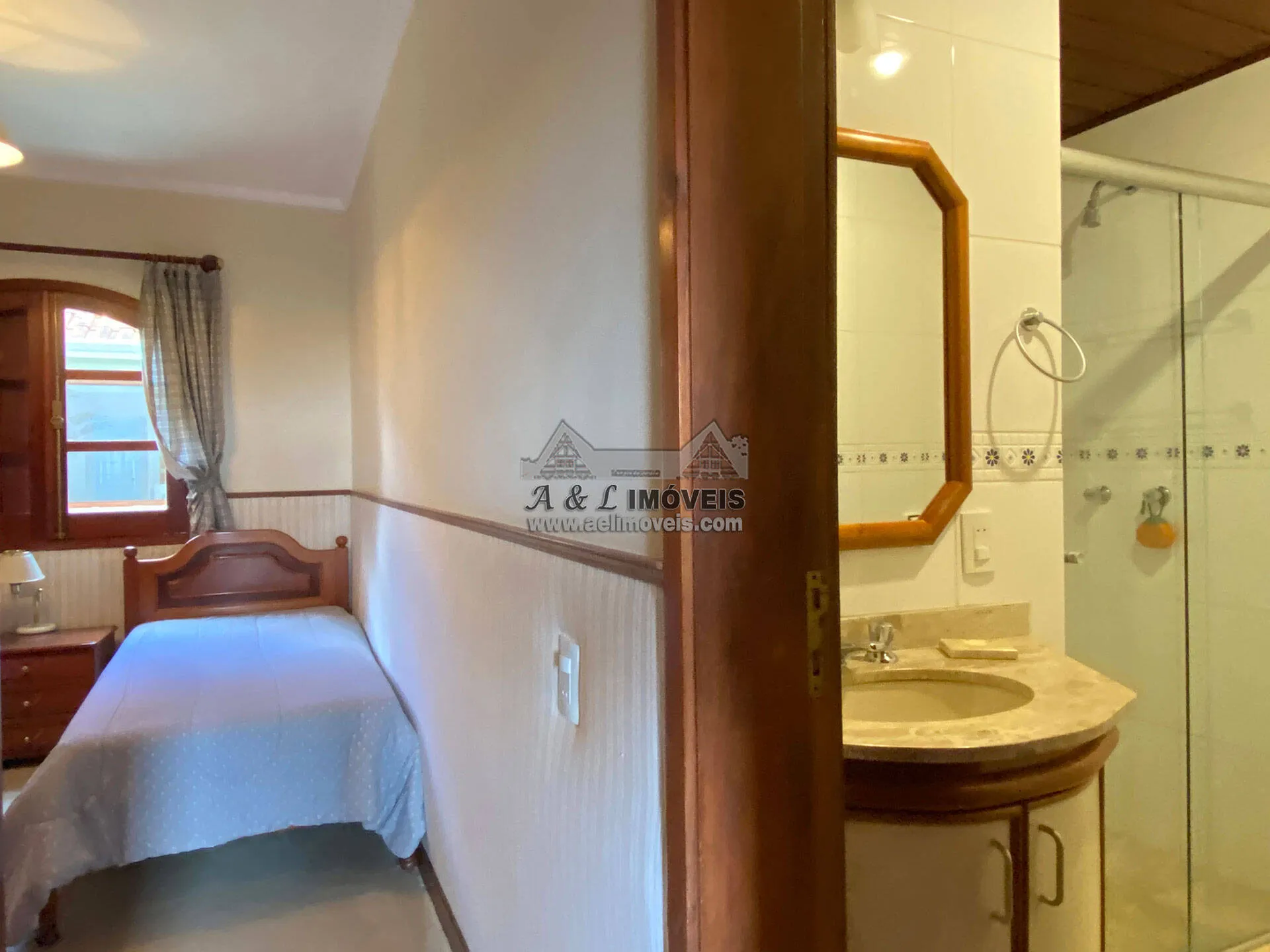 Imagem Apartamento à venda em Campos do Jordão - Duplex com 04 Suítes