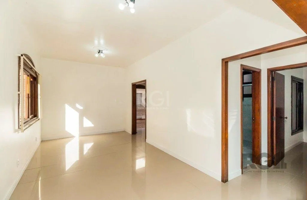 Imagem Casa de 266m² - 5 dormitórios, 5 vagas no bairro São João