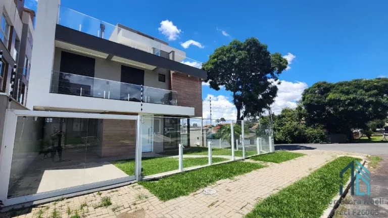 Imagem Sobrado alto padrão de esquina, com ático e terraço, 03 suítes, no Boa Vista em Curitiba PR