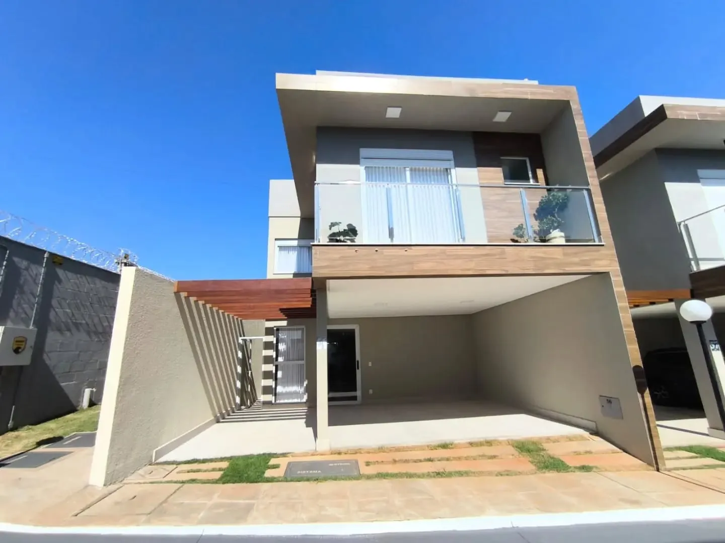 Imagem Sobrado De 3 Suites Plenas + Closet Em Condominio No Jardim Atlantico