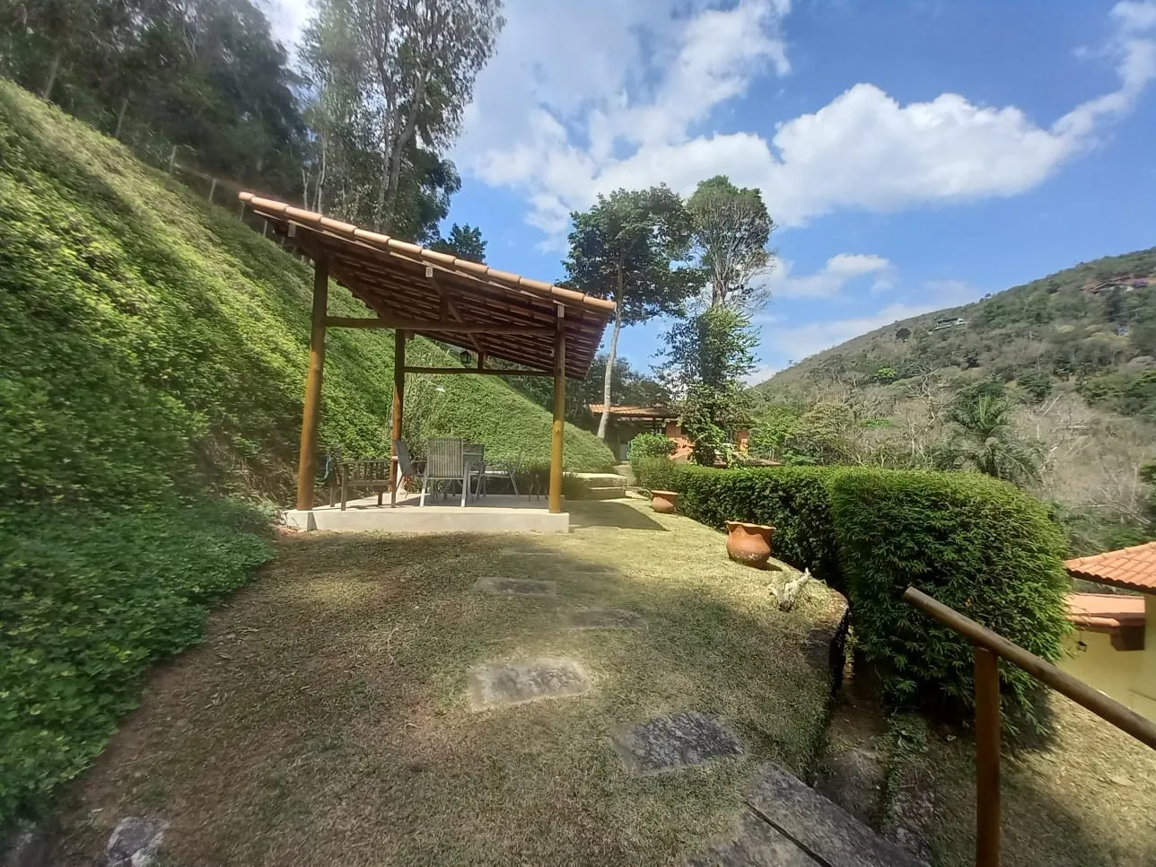 Imagem Casa em Condomínio para Venda em Petrópolis / RJ no bairro Araras