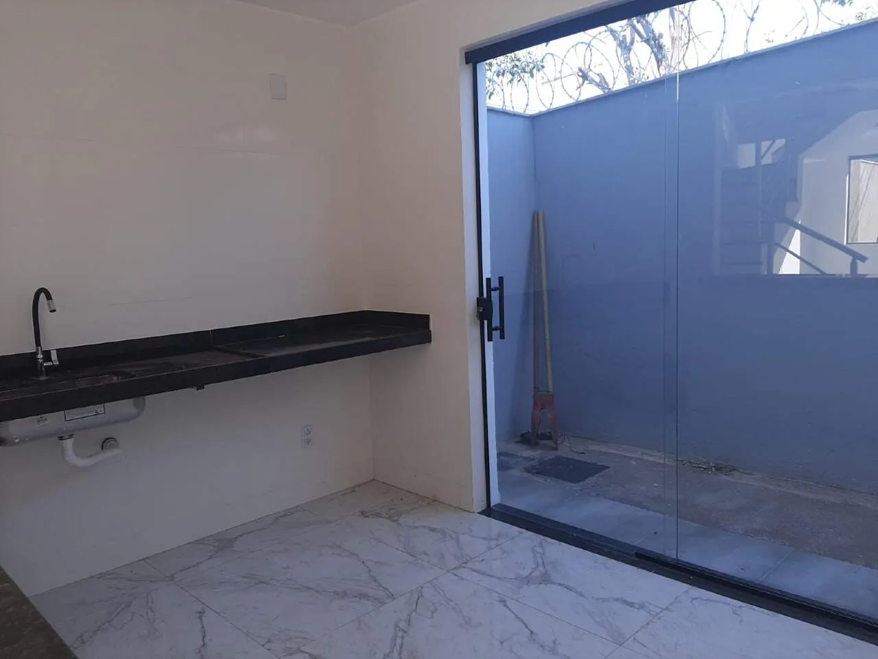 Imagem Casa duplex à venda, 3 quartos, 1 suíte, 2 vagas, JARDIM LEBLON - Belo Horizonte/MG