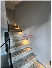Imagem Sobrado com 3 dormitórios à venda no Pilarzinho