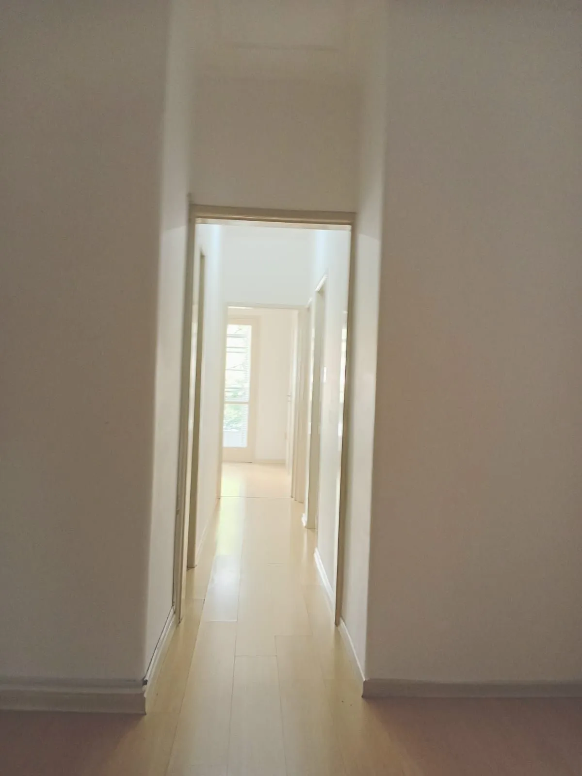 Imagem Apartamento 3 dormitórios, frente, sacada no bairro Santana - Porto Alegre - RS