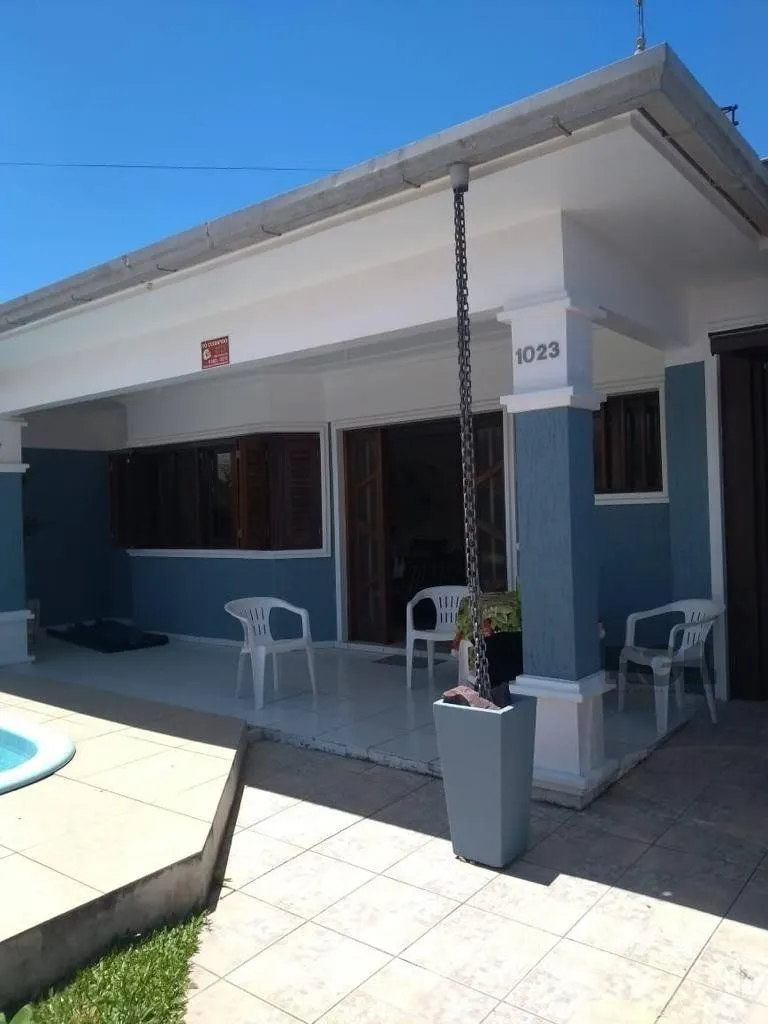 Casa 3 dormitórios + piscina + 4Vagas garagem + 2 quadras mar