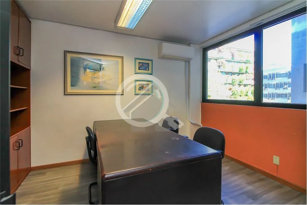 Imagem Ótima sala comercial dividida em três ambientes, mobiliada, localizada no bairro Higienópolis à ...