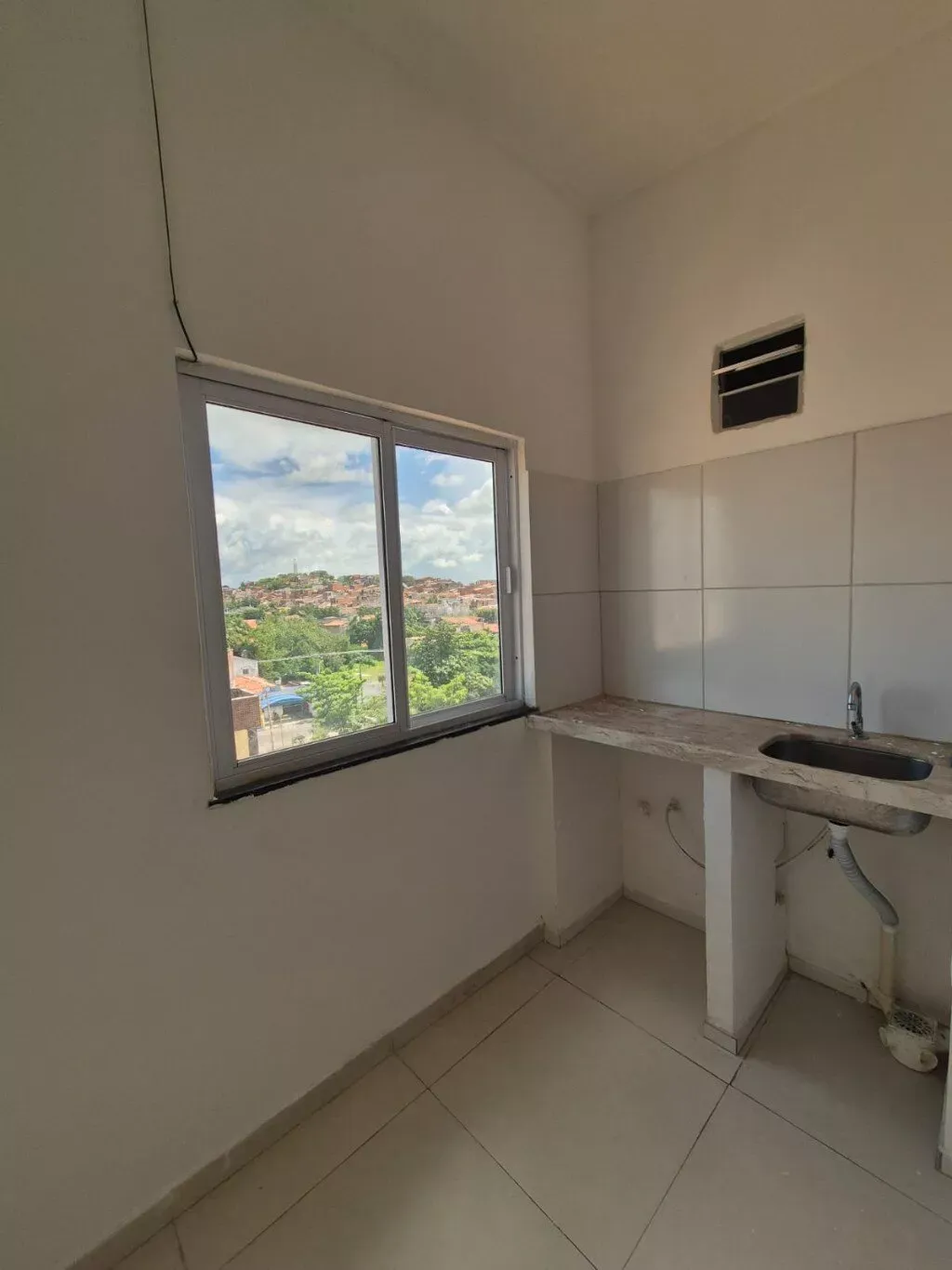 Imagem ALUGUE JÁ Apartamento c/ 3 quartos, varanda no Bairro Coração De Jesus, Sobral