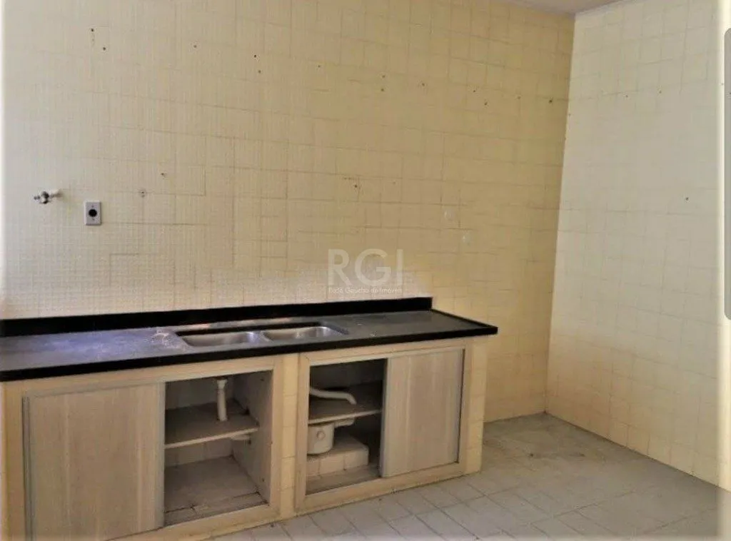 Imagem Casa de 3 dormitórios 4 vagas amplo terreno - Menino Deus