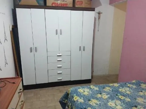 Imagem VENDA DE SOBRADO NO JORDANÓPOLIS, EM ARUJÁ/SP, 80m² c/ 2 quartos, sala de estar, churrasqueira, quintal com vista linda, jardim e 5 vagas CONSULTE-NOS