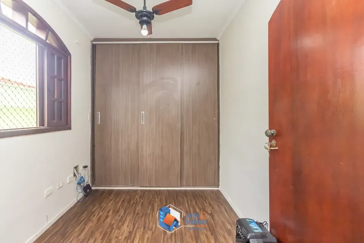 Imagem Casa para venda em Parque São Domingos com 3 quartos, sendo 3 suítes, 222m²