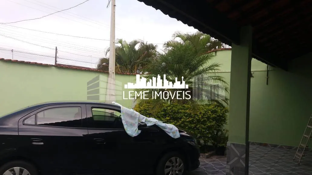 Imagem CASA TÉRREA AMPLA À VENDA NO LITORAL DE SÃO PAULO, ACEITA FGTS!!!