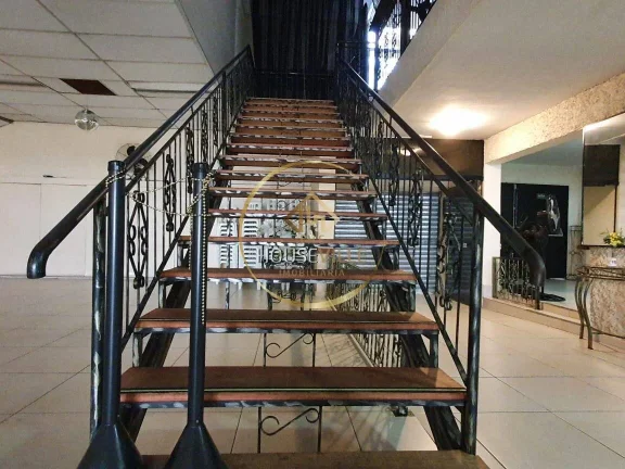 Imagem Salão Comercial à Venda, 740m², Vista Permanente para o Banhado, Sjc.