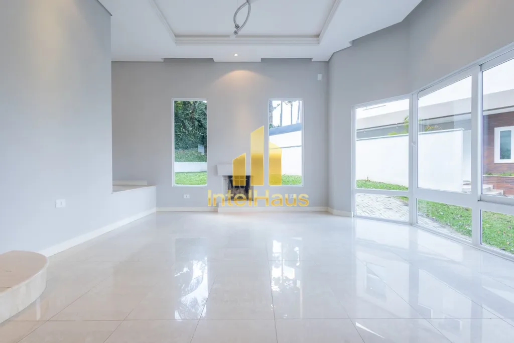 Imagem Esta residência de 487 m² no Campo Comprido é uma oportunidade estratégica para quem busca ampli...