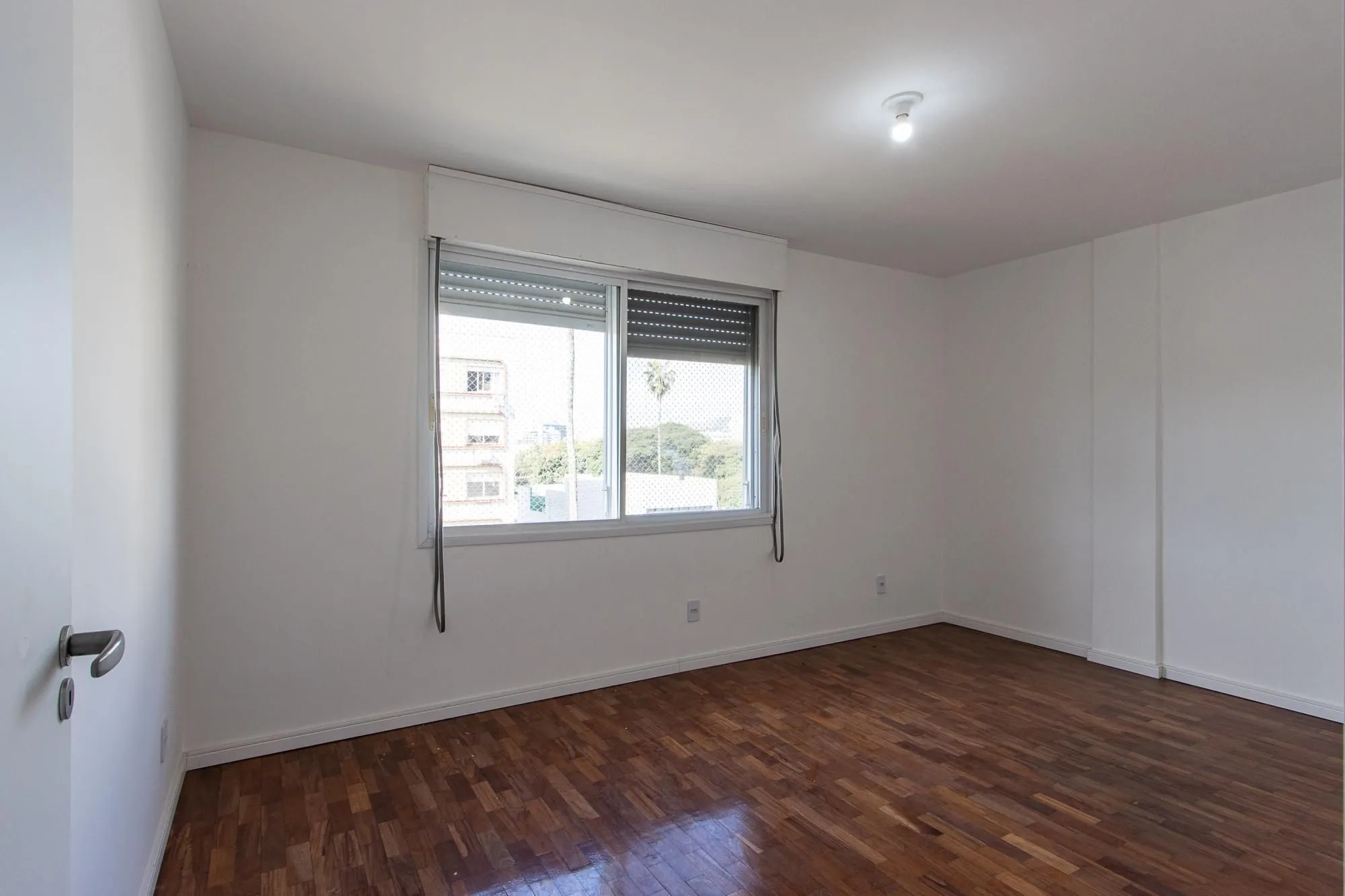 Imagem Apartamento no Menino Deus com 2 dormitórios e garagem