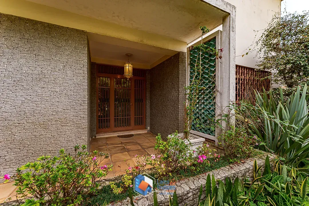 Imagem Casa para venda em Pacaembu com 3 quartos, sendo 1 suíte, 320m²